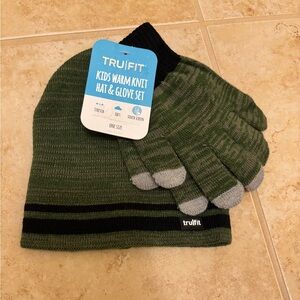 Tru Fit kids warm knit hat and glove set, one size.